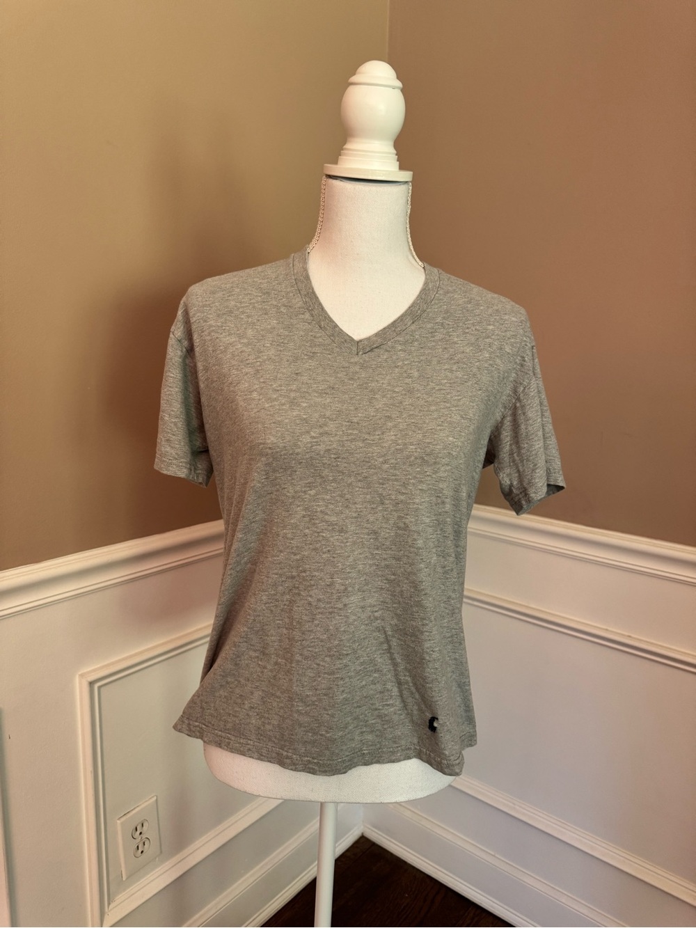 Polo Ralph Lauren Gray V-Neck T-Shirt - Size Men’s Medium